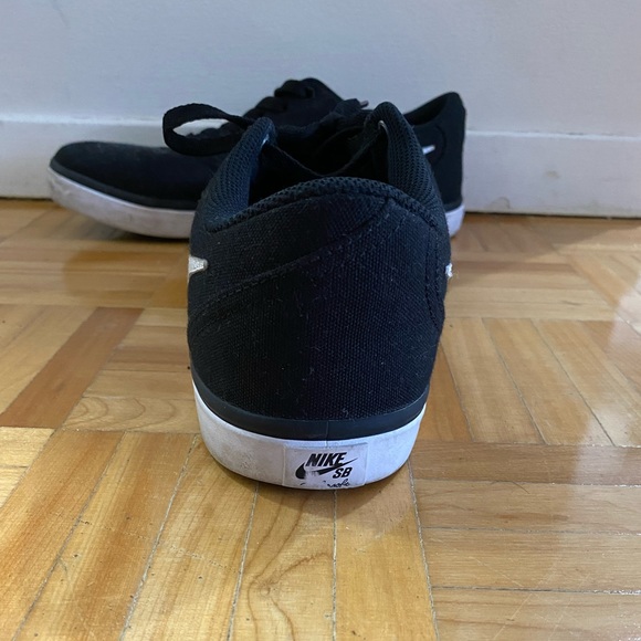 Nike Women’s Shoes - Picture 3 of 3